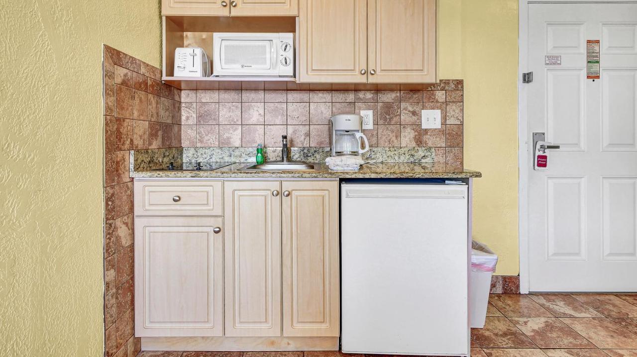 Page Terrace Beachfront Hotel St. Pete Beach Εξωτερικό φωτογραφία