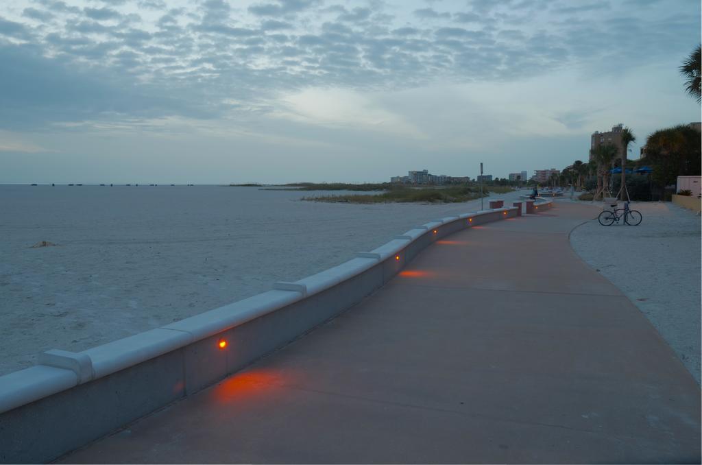 Page Terrace Beachfront Hotel St. Pete Beach Εξωτερικό φωτογραφία