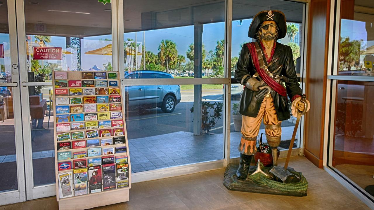Page Terrace Beachfront Hotel St. Pete Beach Εξωτερικό φωτογραφία