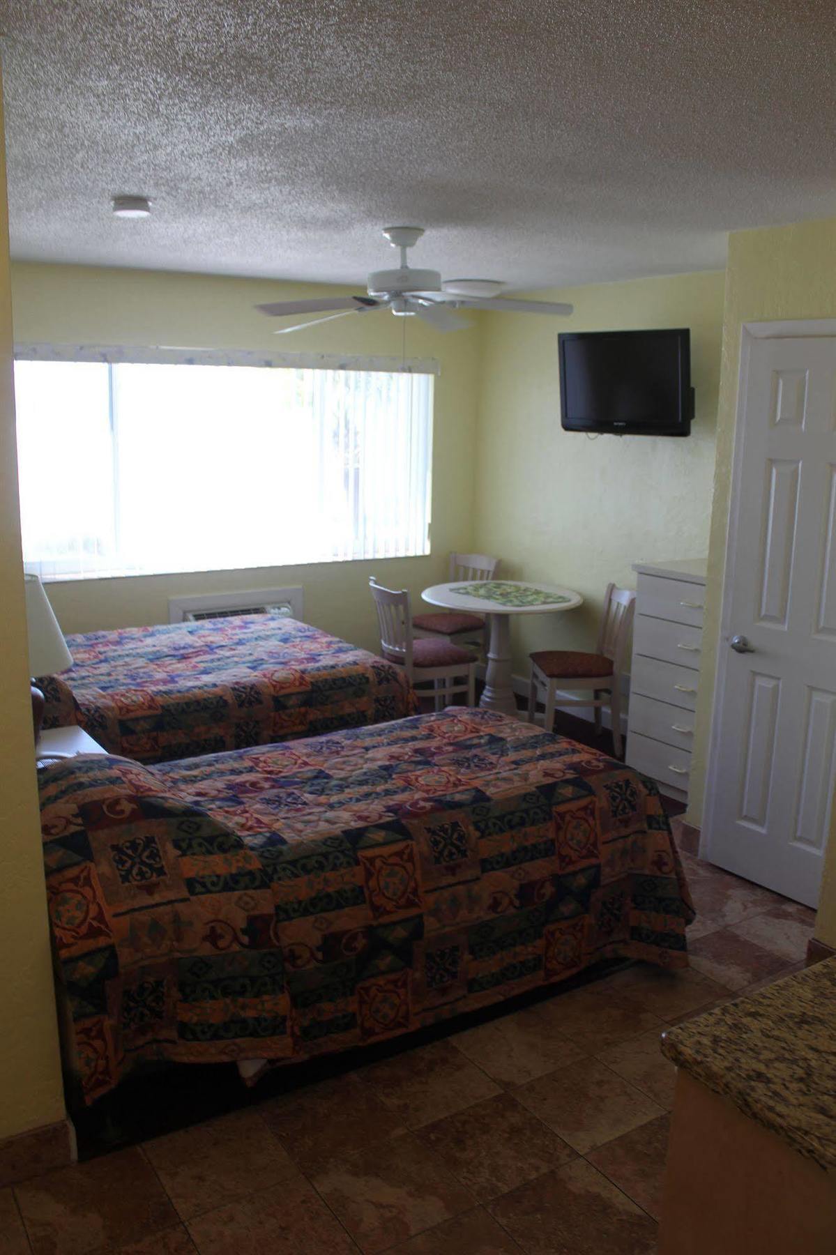 Page Terrace Beachfront Hotel St. Pete Beach Εξωτερικό φωτογραφία